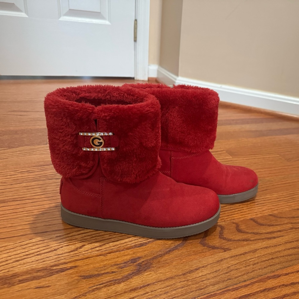 GBG Los Angeles Cozy Vibrant Red Faux Fur lined Booties in size 8M